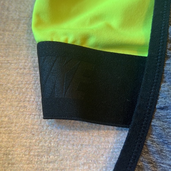 Nike Tank w/Bra Attached Dri-Fit - Picture 3 of 4